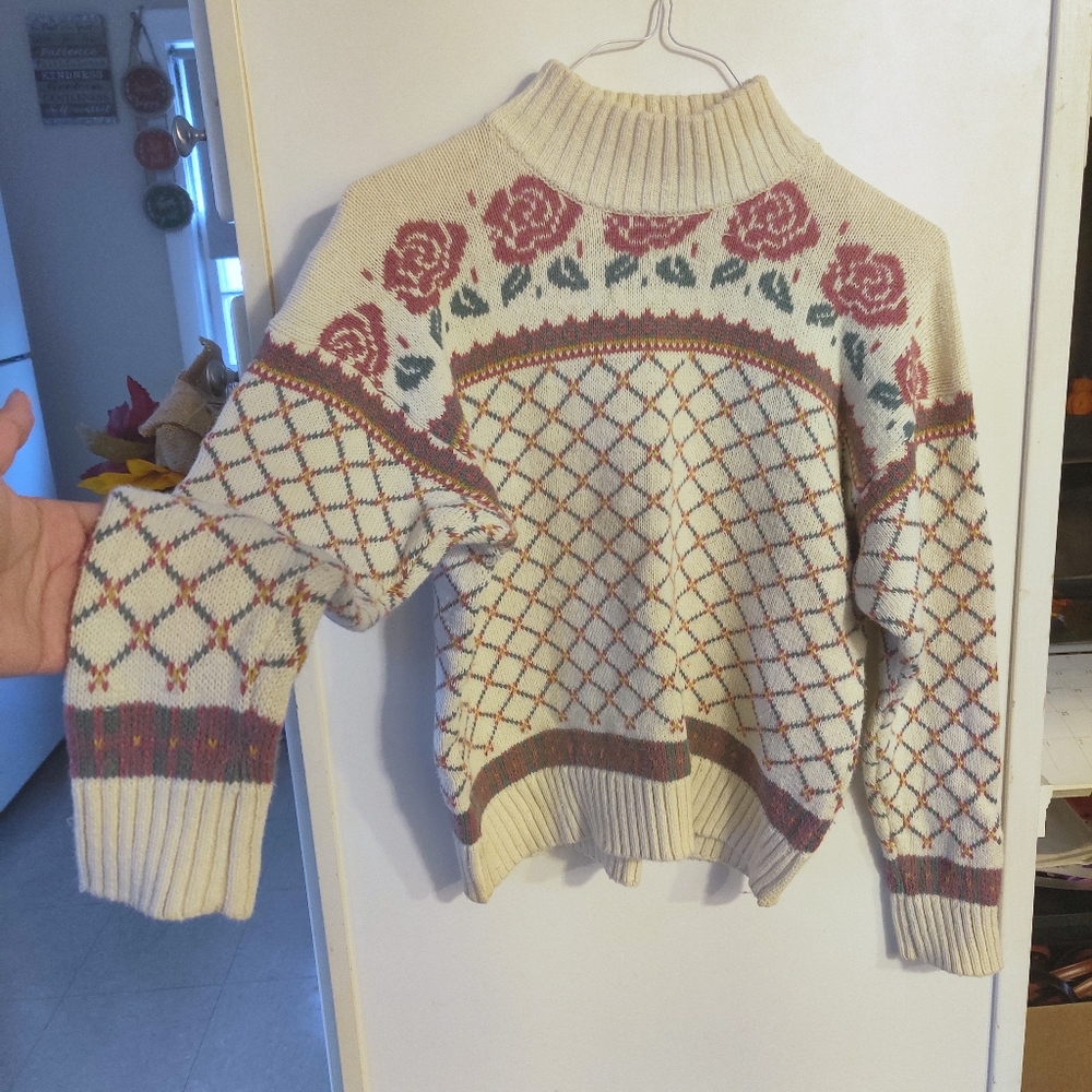 ๐นSOLD๐น๐ฆ VINTAGE Grandma Mock Neck Knit Sweater - Picture 3 of 7